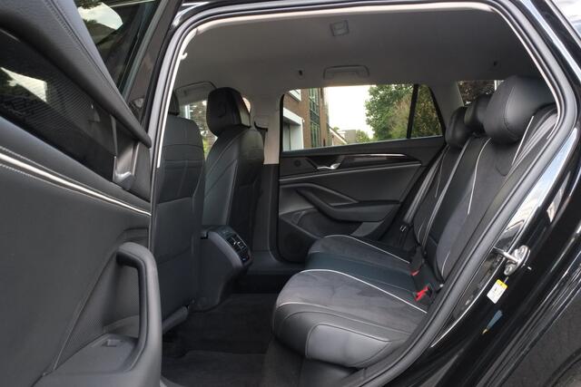 Volkswagen PASSAT Variant 1.5 eHybrid Elegance Business Headup display, 360° Camera