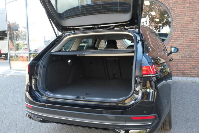 Volkswagen PASSAT Variant 1.5 eHybrid Elegance Business Headup display, 360° Camera