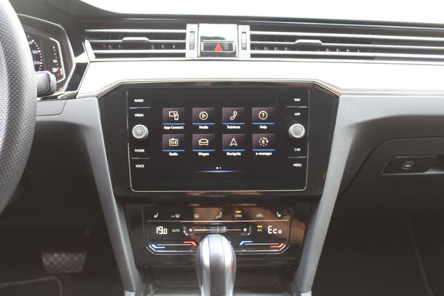 Volkswagen PASSAT Variant 1.4 TSI 204Pk PHEV GTE Highline All-Black | Leder/alcantara | Zwarte hemel | IQ-Light