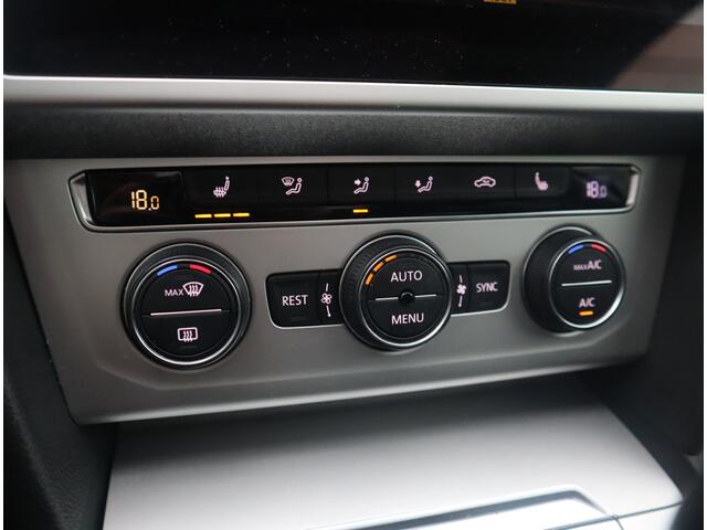 Volkswagen PASSAT Variant 1.4 TSI Comfortline Business / Adapt. Cruise / Navigatie