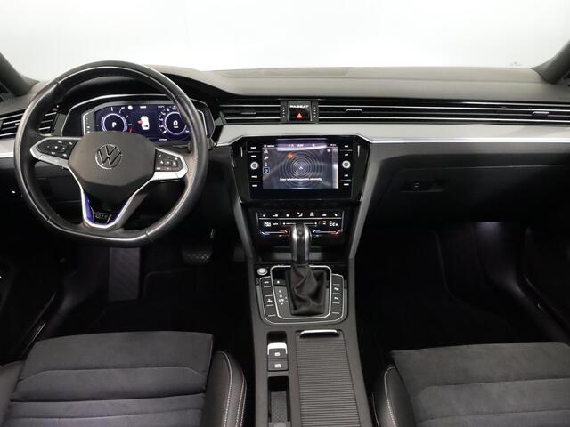 Volkswagen PASSAT 1.4 TSI PHEV GTE Business 218 pk Automaat (DSG) | Navigatie | Panoramadak | Parkeersensoren (Park assist) | Achteruitrijcamera | Matrix LED koplampen | Stoelverwarming |