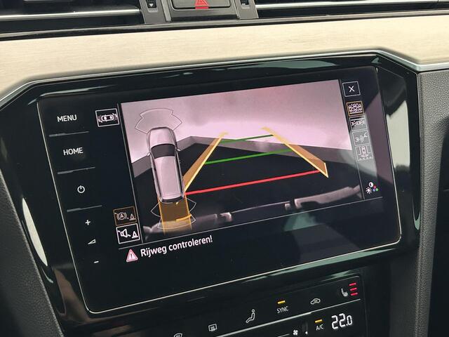Volkswagen PASSAT Variant 1.5 TSI R-Line Business + Trekhaak Camera Keyless Stoelverwarming Virtual Cockpit Navigatie