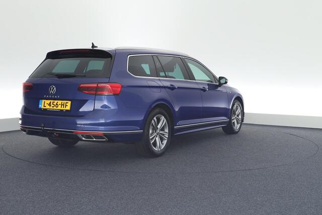 Volkswagen PASSAT Variant 1.5 TSI R-Line Business + Trekhaak Camera Keyless Stoelverwarming Virtual Cockpit Navigatie