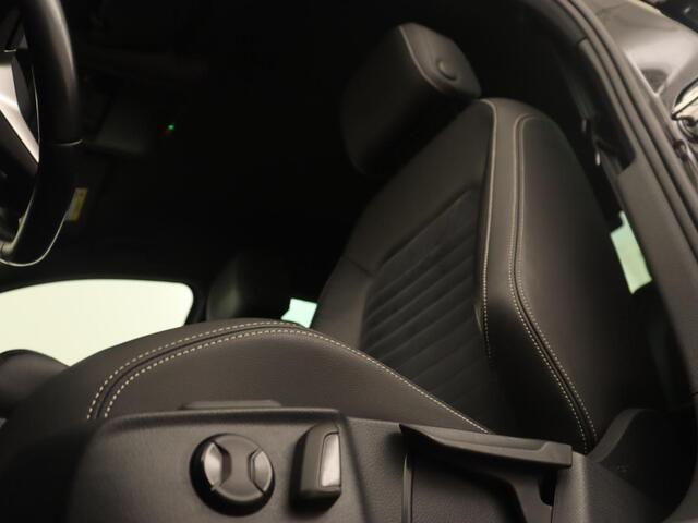 Volkswagen PASSAT 1.5 TSI Elegance Business R | Leder/Alcantara | Keyless | Stoelverwarming | Carplay | Navigatie | Full LED | Getint glas | Climate control | Virtual Cockpit