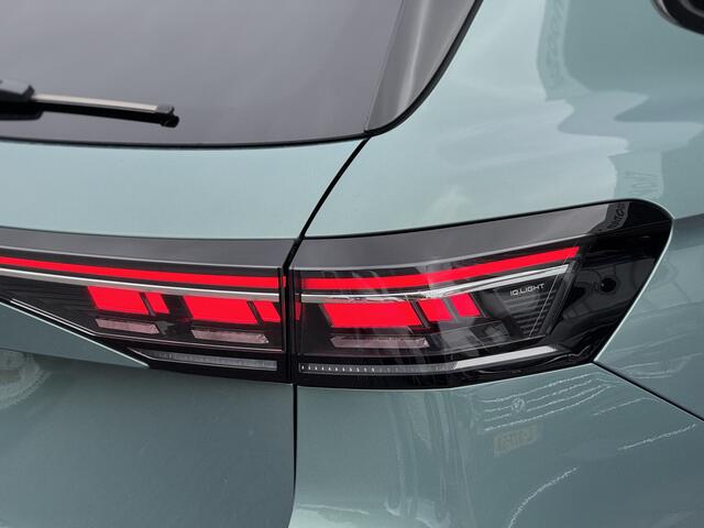 Volkswagen PASSAT Variant 1.5 eHybrid R-Line Edition 272pk | HUD | Pano | Trekhaak