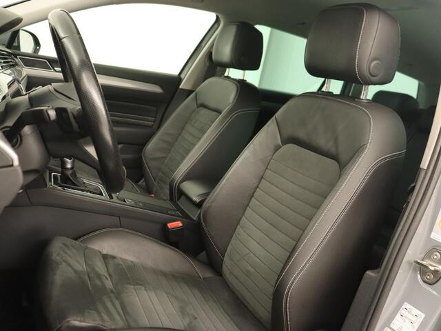 Volkswagen PASSAT 1.4 TSI PHEV GTE | Stoelverwarming | Massage | Leder/Alcantara | Camera | Carplay | Navigatie | Matrix LED | Adaptive cruise | Climate control | 18'' lichtmetalen velgen