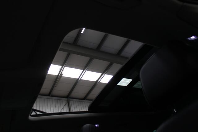 Volkswagen PASSAT Variant 1.5 TSI Highline Panoramadak, Navigatie, Airco, Trekhaak, Stuurbekrachtiging