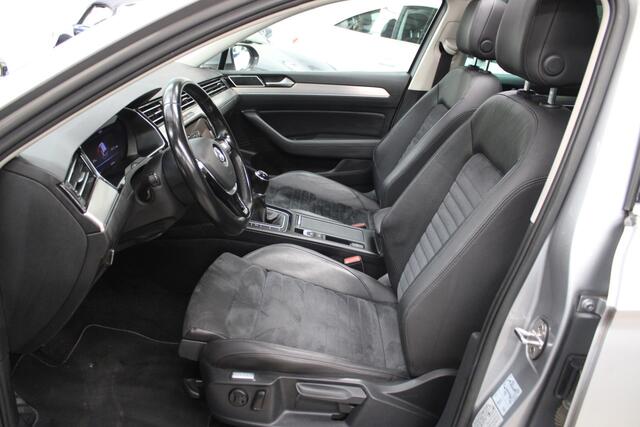 Volkswagen PASSAT Variant 1.5 TSI Highline Panoramadak, Navigatie, Airco, Trekhaak, Stuurbekrachtiging