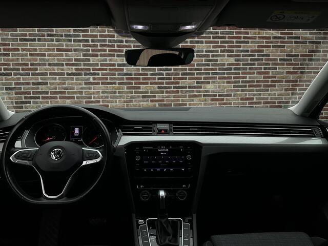 Volkswagen PASSAT Variant 1.5 TSI Comfort Business Trekhaak Elektrische stoelen Dealer Ondrh