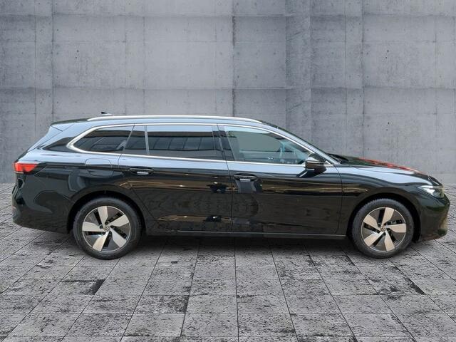 Volkswagen PASSAT Variant 2.0 TDI 150 PK DSG ACC Trekhaak Massage LED 360 Camera