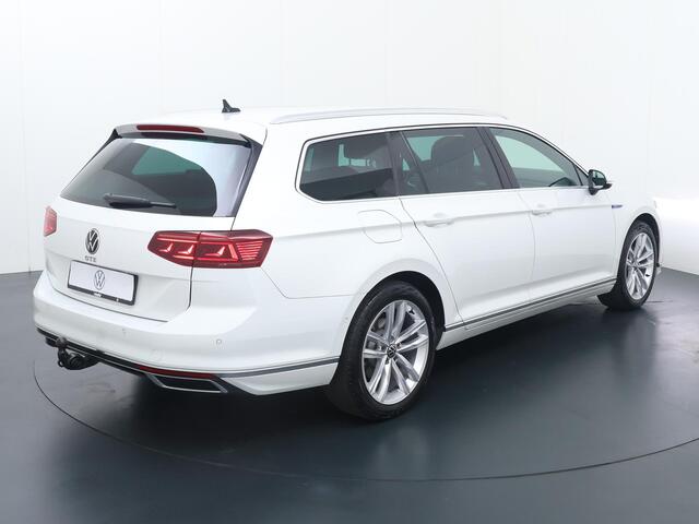 Volkswagen PASSAT Variant 1.4 TSI PHEV GTE Business | 218 PK | SoH 90% | Automaat | Trekhaak | Matrix LED koplampen | Navigatiesysteem | 18"LM velgen |