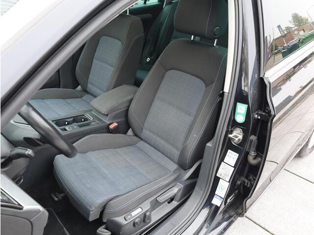 Volkswagen PASSAT Variant GTE 1.4 TSI PHEV 218PK | Panodak | Head-up | Keyless | IQ Light Matrix LED | Achteruitrijcamera | Trekhaak | Elektrische kofferklep |