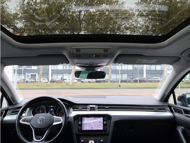 Volkswagen PASSAT Variant GTE 1.4 TSI PHEV 218PK | Panodak | Head-up | Keyless | IQ Light Matrix LED | Achteruitrijcamera | Trekhaak | Elektrische kofferklep |