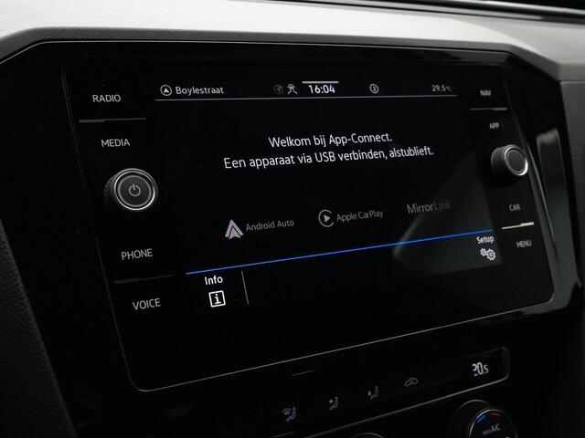 Volkswagen PASSAT Variant 1.5 TSI 150 pk DSG Comfortline Business | LED koplampen | Trekhaak | Adaptive Cruise | Parkeersensoren voor/achter | Climatronic | Carplay | Navigatie | 16 inch