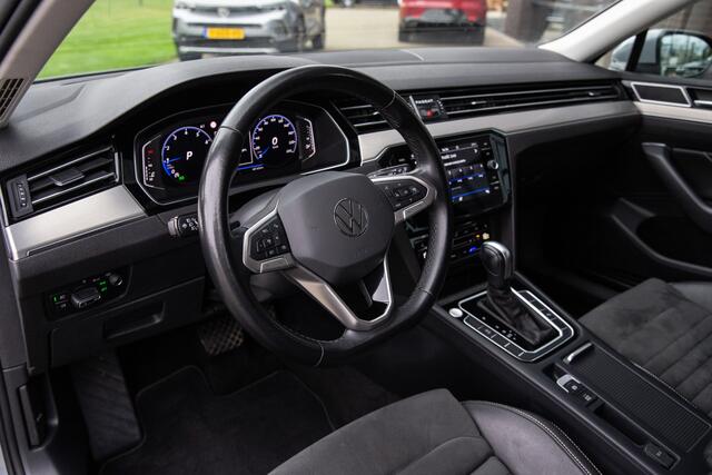 Volkswagen PASSAT Variant 1.5 TSI Elegance , Adap. cruise, Head-up display,