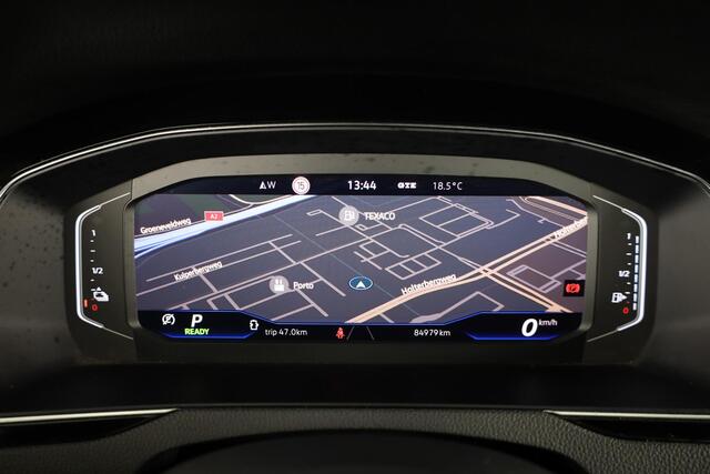 Volkswagen PASSAT Variant 1.4 TSI PHEV GTE Business 218 pk Automaat (DSG) | Trekhaak | Panoramadak | Parkeersensoren (Park assist) | Achteruitrijcamera | Adaptieve cruise control | Stoelverwarming |