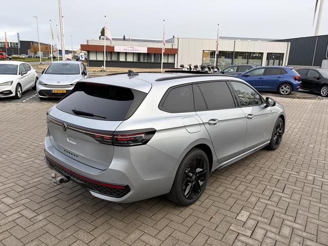 Volkswagen PASSAT Variant 1.5 eHybrid 272 Pk Automaat R-Line Edition | Trekhaak | 360° Camera | Panoramadak | Digitale Cockpit | Sporstoelen | Adaptive Cruise | Head-up | Carplay | 18 Inch | 13.658 Km!!
