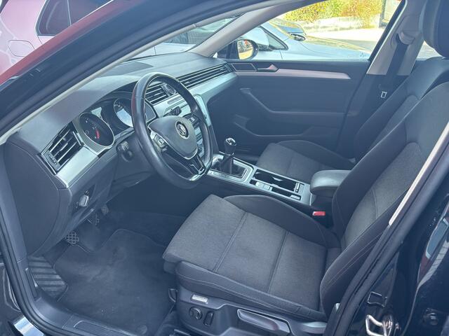 Volkswagen PASSAT Variant 1.6 TDI Connected Series TREKHAAK / FULL LED / CAMERA / CARPLAY / DAB+ / CRUISE / PDC / NL-AUTO