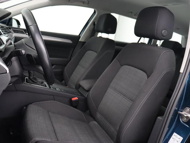 Volkswagen PASSAT 1.5 TSI Business | Stoelverwarming | Carplay | Trekhaak | Camera | Virtual Cockpit | Navigatie | Smartphone Entry | Adaptive cruise | Full LED