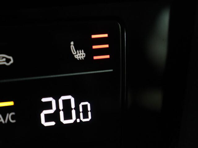 Volkswagen PASSAT 1.5 TSI Business | Stoelverwarming | Carplay | Trekhaak | Camera | Virtual Cockpit | Navigatie | Smartphone Entry | Adaptive cruise | Full LED