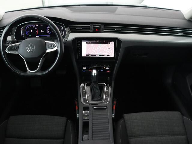 Volkswagen PASSAT 1.5 TSI Business | Stoelverwarming | Carplay | Trekhaak | Camera | Virtual Cockpit | Navigatie | Smartphone Entry | Adaptive cruise | Full LED