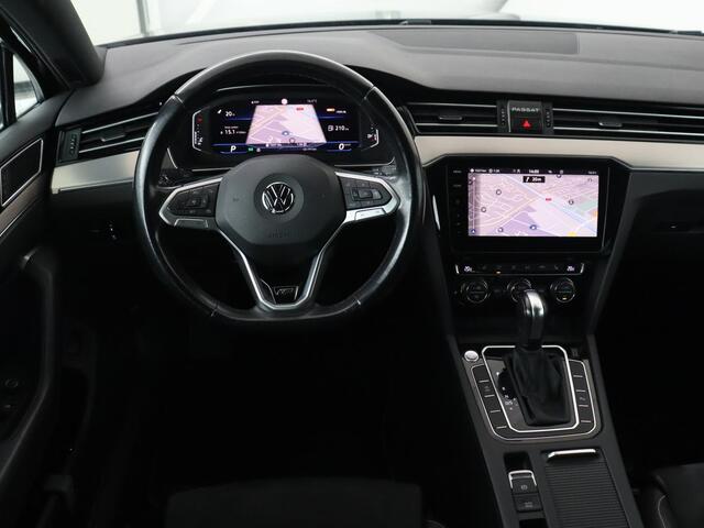 Volkswagen PASSAT 1.5 TSI Elegance Business R | Leder/Alcantara | Stoelverwarming | Trekhaak | Adaptive cruise | Matrix LED | Keyless | Carplay | Navigatie | Virtual Cockpit | Parkeerhulp | R Line