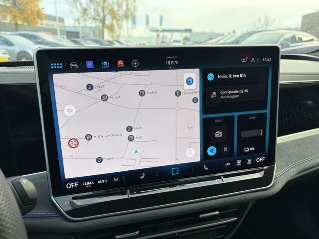 Volkswagen PASSAT Variant 1.5 eHybrid 272 Pk Automaat R-Line Edition | Matrix LED | Panoramadak | Head-Up | Black Style | Trekhaak | 18" | 19.087 Km!!