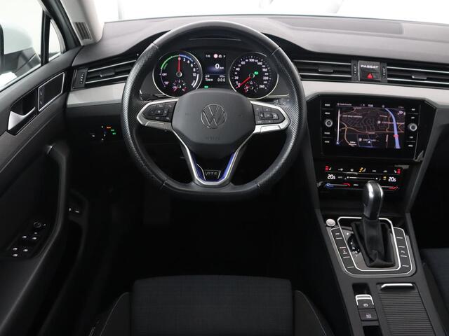 Volkswagen PASSAT 1.4 TSI PHEV GTE | Stoelverwarming | Massage | Camera | Adaptive cruise | Carplay | Matrix LED | Navigatie | Plug In