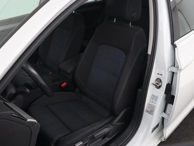 Volkswagen PASSAT 1.4 TSI PHEV GTE | Stoelverwarming | Massage | Camera | Adaptive cruise | Carplay | Matrix LED | Navigatie | Plug In