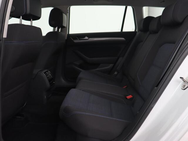 Volkswagen PASSAT 1.4 TSI PHEV GTE | Stoelverwarming | Massage | Camera | Adaptive cruise | Carplay | Matrix LED | Navigatie | Plug In