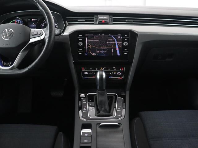 Volkswagen PASSAT 1.4 TSI PHEV GTE | Stoelverwarming | Massage | Camera | Adaptive cruise | Carplay | Matrix LED | Navigatie | Plug In