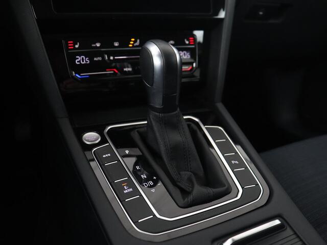 Volkswagen PASSAT 1.4 TSI PHEV GTE | Stoelverwarming | Massage | Camera | Adaptive cruise | Carplay | Matrix LED | Navigatie | Plug In