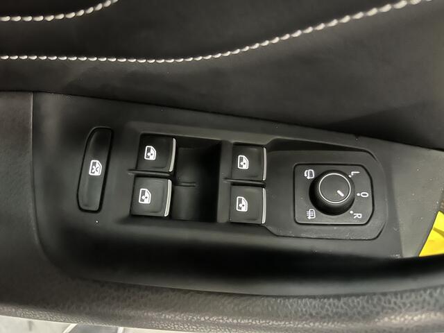 Volkswagen PASSAT Variant 1.4 TSI PHEV GTE Business / AUTOMAAT/ PANO/ LEDER/ ADAPT. CRUISE/ DIGITAL DASH/ APP-CONNECT/ NAVI/ PARK. SENSOREN + CAMERA/ CLIMA/ STOEL-STUUR VERWARM.