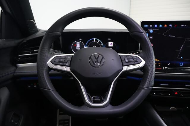 Volkswagen PASSAT 1.5 eHybrid R-Line Edition | Panoramadak | Trekhaak | H&K | ACC