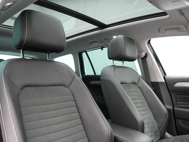 Volkswagen PASSAT Variant 1.4 TSI GTE Business Plug In Hybrid 218pk Dealer O.H PHEV | Trekhaak Af Fabriek | Panodak | Adaptive Cruise | Camera | Alcantara Sportstoelen Massage & Verwarmd | Apple Carplay | Navigatie | Keyless | Virtual | DAB |