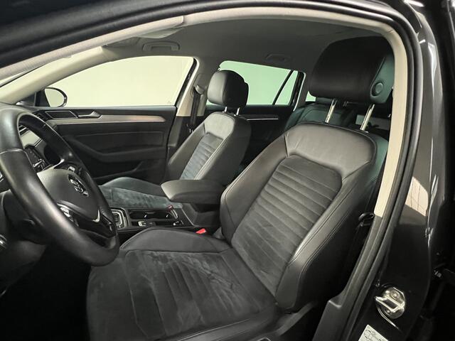 Volkswagen PASSAT Variant 1.5 TSI Highline Business R RIJKLAAR! Afn. Trekhaak / Carplay / Navi / PDC / Camera