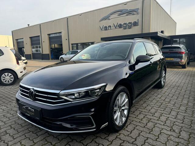 Volkswagen PASSAT Variant 1.4 TSI PHEV GTE Business pano, trekhaak, camera, stoelverw