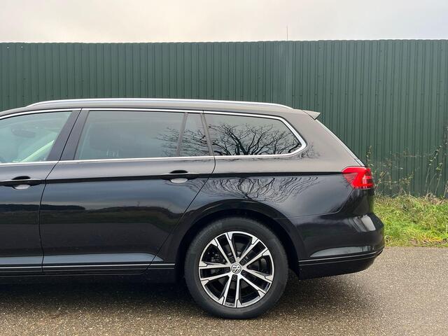 Volkswagen PASSAT Variant 1.5 TSI Comfortline Business ACC DSG PANO