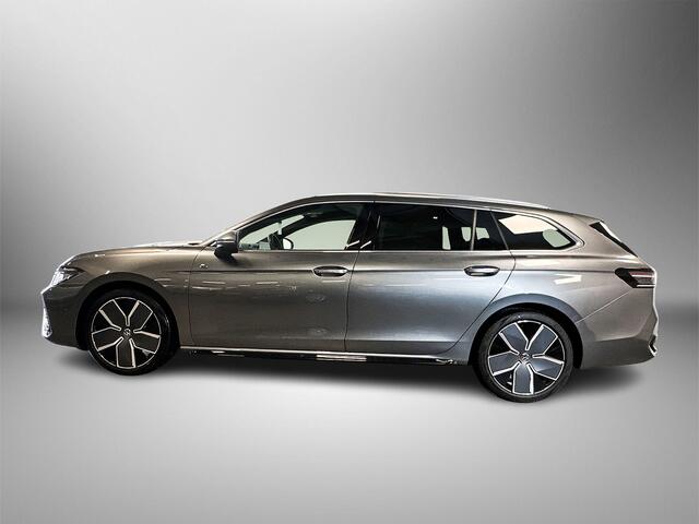 Volkswagen PASSAT Variant 1.5 150pk eTSI R-Line Edition Panoramaschuif-kanteldak | Achteruitrijcamera 'Rear View' | Parkeerassistent 'Park Assist Pro' incl. parkeerhulp