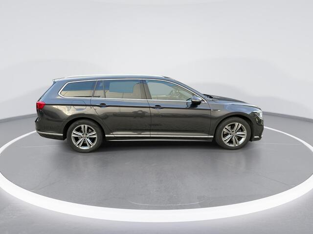 Volkswagen PASSAT Variant 1.5 TSI 150pk DSG R-Line Business + · Panoramadak · Camera · Matrix LED · Keyless · Stoelverwarming · Active Info Display · Garantie t/m 11-07-2027 of 100.000km