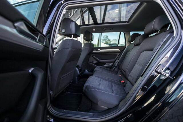 Volkswagen PASSAT Variant 1.5 TSI Comfort Business | Pano | Camera | Trekhaak