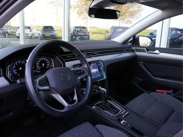 Volkswagen PASSAT Variant 1.5 TSI Business | Navigatie | Travel Assist | ACC | Climate Control | Android/Apple Carplay