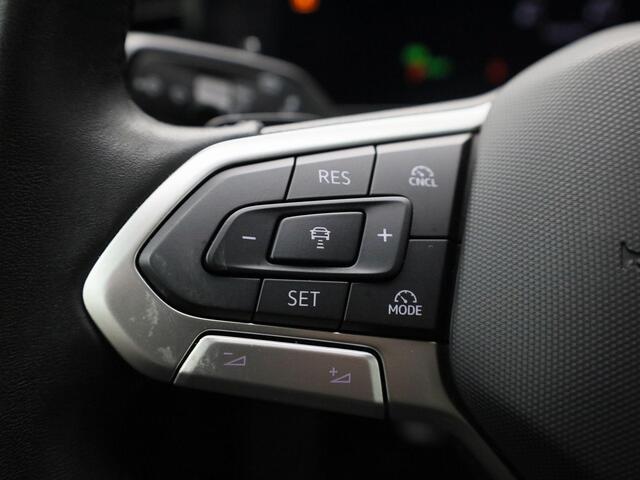 Volkswagen PASSAT Variant 1.5eTSI/150PK DSG · Navigatie · Camera · Stoel- & stuurverwarming · Apple/Android Car Play · Garantie tot mei 2026