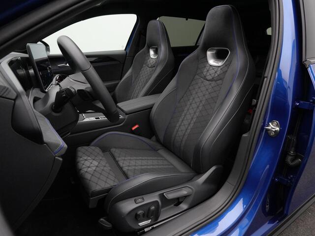 Volkswagen PASSAT Variant 1.5 eHybrid 272 pk DSG R-Line Edition | Panoramadak | Trekhaak | Adaptief onderstel | Head-up display | IQ Light | Achteruitrijcamera