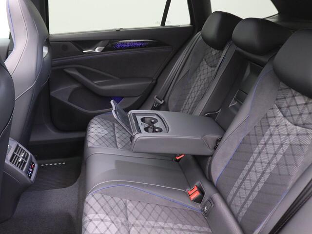 Volkswagen PASSAT Variant 1.5 eHybrid R-Line Edition 272PK DSG Matrix led, trekhaak, side assist, schuif-kanteldak, keyless, elek. bedienbare achterklep, stoelverwarming voor & achter, stuurwielverwarming, 19" lichtmetaal, adaptive cruise