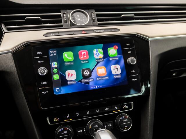 Volkswagen PASSAT Variant 1.4 TSI ACT Highline R Sport 150Pk Automaat (VIRTUAL COCKPIT, APPLE CARPLAY, LEDER/ALCANTARA, GROOT NAVI, CLIMATE, STOELVERWARMING, SPORTSTOELEN, GETINT GLAS, CAMERA, KEYLESS, ADAPTIVE CRUISE, NIEUWE APK, NIEUWSTAAT)