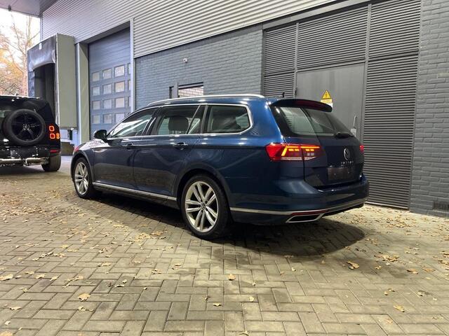 Volkswagen PASSAT 1.5 TSI Elegance | ACC | Stoelverwarming | Camera | Keyless | Elektrische Achterklep