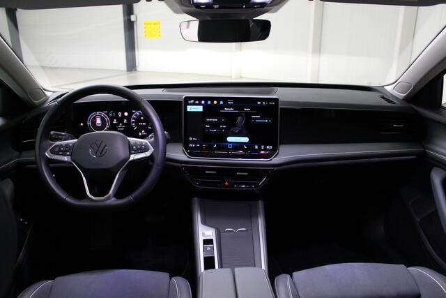 Volkswagen PASSAT Variant 1.5 eHybrid DSG Navigatie | Elec.Trekhaak | PDC+ Camera | Elec. achterklep | Side Assist