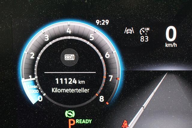 Volkswagen PASSAT Variant 1.5 eTSI Elegance Navigatie | Panoramadak | H.U.D. | 18" Velgen