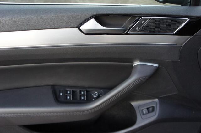 Volkswagen PASSAT 1,4 TSi ACT Highline DSG7 / Navigatie / Trekhaak